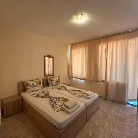 Guest Nia Elis Kiten (Burgas)