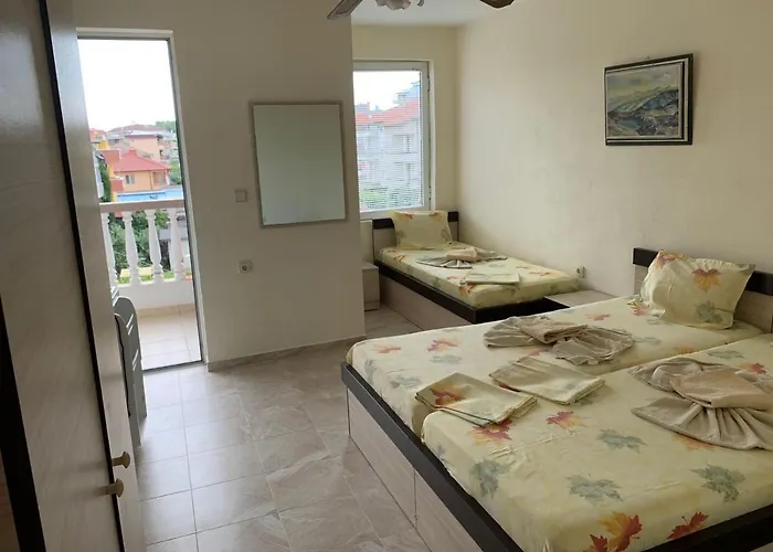 בית הארחה Guest Nia Elis 3*