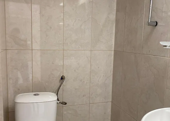 Guest Nia Elis בית הארחה 3*